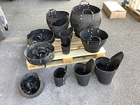 Partij bloembakken gemaakt van rubber, ed, zwart - afbeelding 3 van  3