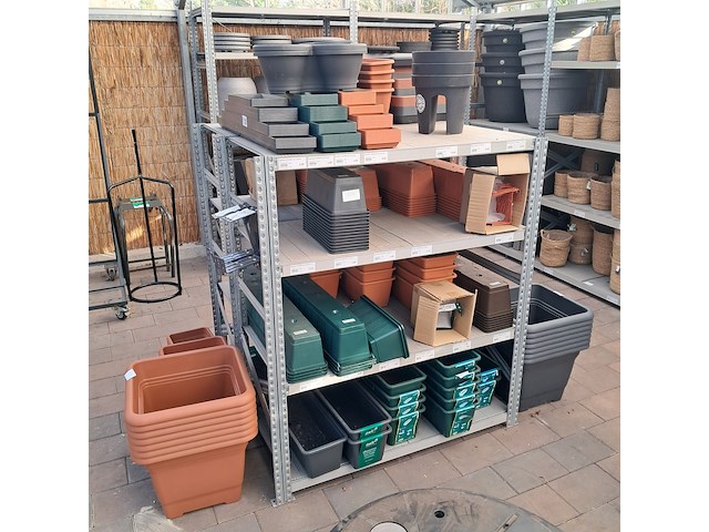 Partij bloembakken o.a. elho - afbeelding 1 van  21