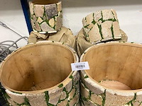 Partij bloembakken rond beplakt met steen - 6 stuks - afbeelding 1 van  1