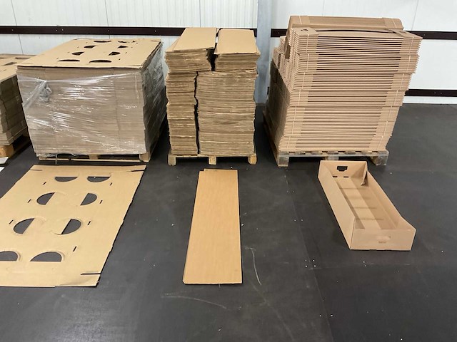 Partij bloemen kartonen dozen en stroken - afbeelding 2 van  13