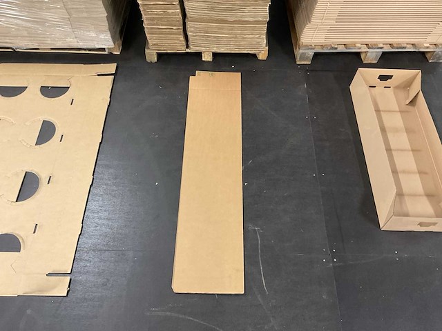 Partij bloemen kartonen dozen en stroken - afbeelding 3 van  13