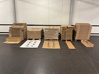 Partij bloemen kartonen dozen en stroken - afbeelding 1 van  13