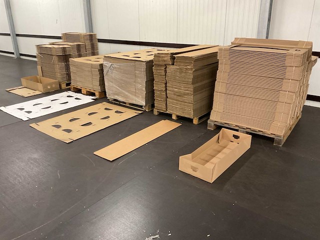Partij bloemen kartonen dozen en stroken - afbeelding 7 van  13