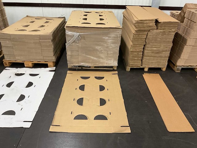 Partij bloemen kartonen dozen en stroken - afbeelding 12 van  13