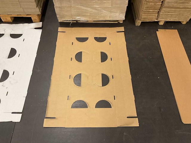 Partij bloemen kartonen dozen en stroken - afbeelding 13 van  13