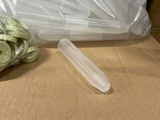 Partij bloemenflesje ongedopt met dop nr.35 10,8cm (13000x) - afbeelding 1 van  3