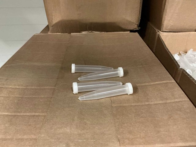 Partij bloemenflesjes 7,5cc gedopt (40000x) - afbeelding 1 van  4