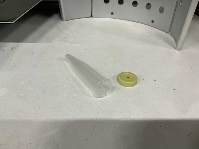 Partij bloemenflesjes nr. 79-10 cc ongedopt met dop (7500x) - afbeelding 2 van  4