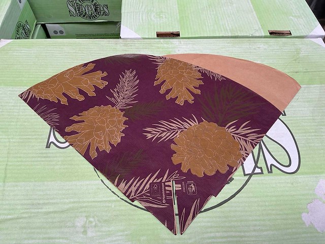 Partij bloemenhoezen 35x35cm roundina 45gr pinecone paars (18500x) - afbeelding 6 van  6