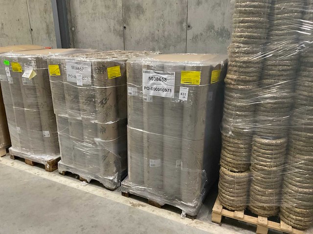 Partij bloemenpapier op rol - afbeelding 1 van  6