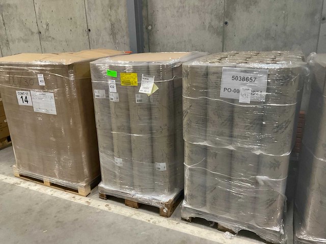 Partij bloemenpapier op rol - afbeelding 1 van  4