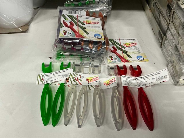 Partij bloemensnijders (68x) - afbeelding 1 van  1