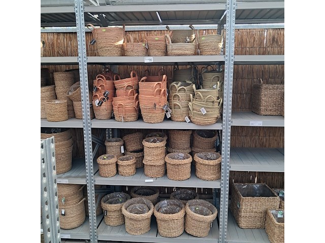 Partij bloemmanden o.a. hana design - afbeelding 1 van  11