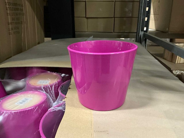 Partij bloempotten fuschiakleur ø14cm/h12,8cm (288x) - afbeelding 1 van  5