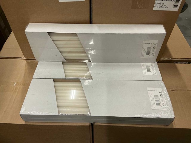 Partij bloemsteekkaarsen middel ivoor 14x380mm (4410x) - afbeelding 1 van  4