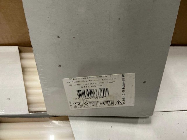 Partij bloemsteekkaarsen middel ivoor 14x380mm (4410x) - afbeelding 2 van  4