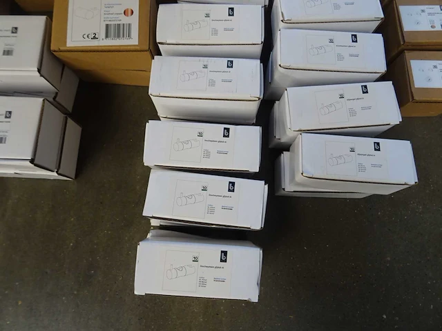 Partij blue label sanitair toebehoren onderdelen, circa 248 verpakkingen - afbeelding 12 van  14