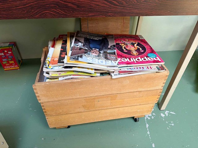 Partij boeken en tijdschriften - afbeelding 1 van  2