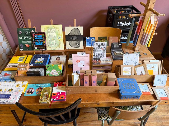 Partij boeken, journals, spellen, stationery en cadeauartikelen – diverse merken - afbeelding 1 van  7