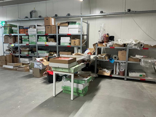 Partij boekethouders en diverse - afbeelding 1 van  16