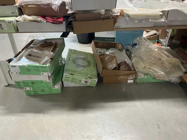 Partij boekethouders en diverse - afbeelding 16 van  16