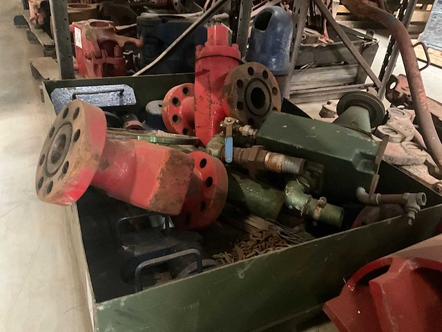 Partij boor onderdelen "bushings and hp valves" - afbeelding 4 van  4