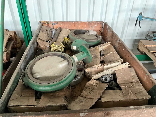 Partij boor onderdelen "lp mud tank valves + parts" - afbeelding 1 van  4