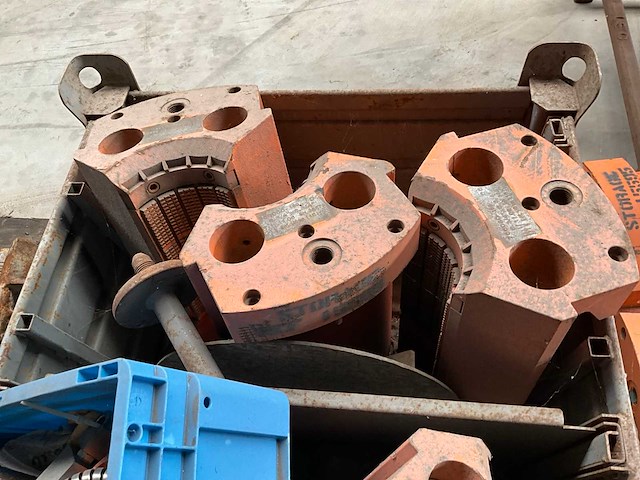 Partij boor onderdelen "pallet with bushings" - afbeelding 4 van  5
