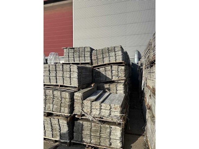 Partij boordsteen - grijs - 2,5 x 15 x 100 cm mix (4900x) - afbeelding 1 van  2