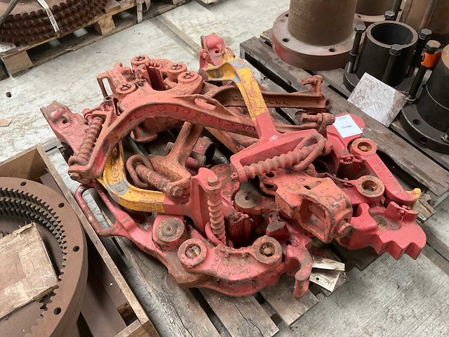 Partij boortangen "rig tongs in parts" - afbeelding 1 van  3