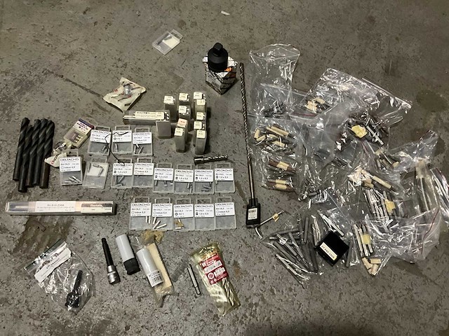 Partij boren, bitsets en krachtdoppen - afbeelding 1 van  12