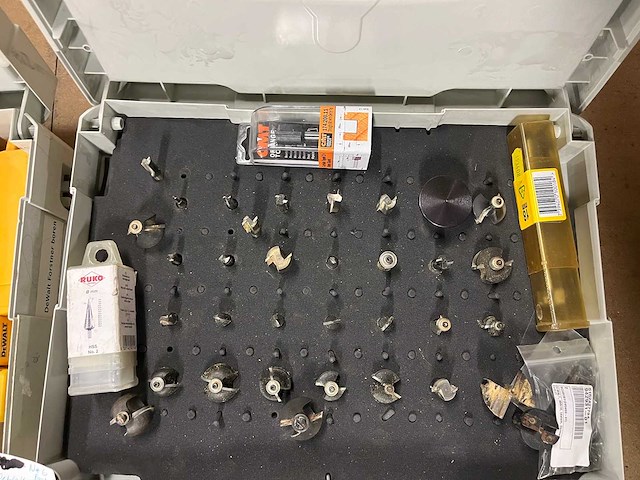 Partij boren (o.a. dewalt) in 2 festool systainers - afbeelding 3 van  9