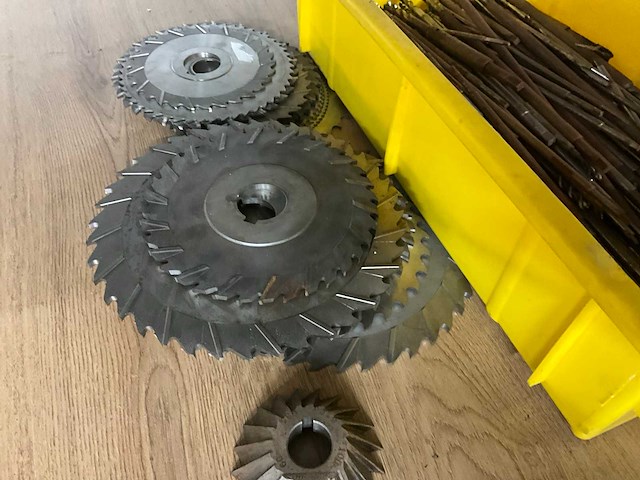 Partij boren & zaagbladen/ freeskoppen - afbeelding 2 van  5