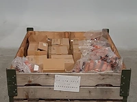 Partij borgenpennen en stukjes buis