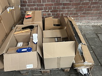 Partij borstels, schoenaccessoires en diversen - afbeelding 1 van  11