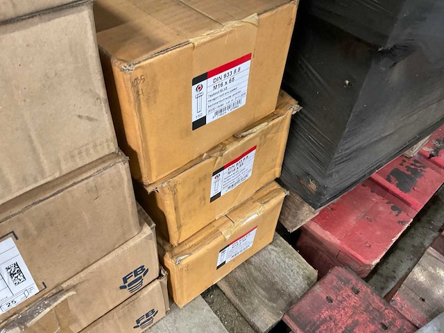 Partij bouten en moeren - afbeelding 4 van  13