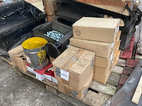 Partij bouten en moeren - afbeelding 1 van  13