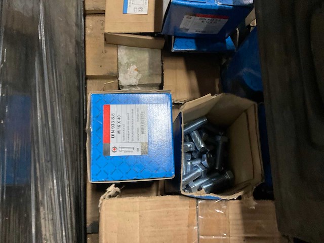 Partij bouten en moeren - afbeelding 8 van  13