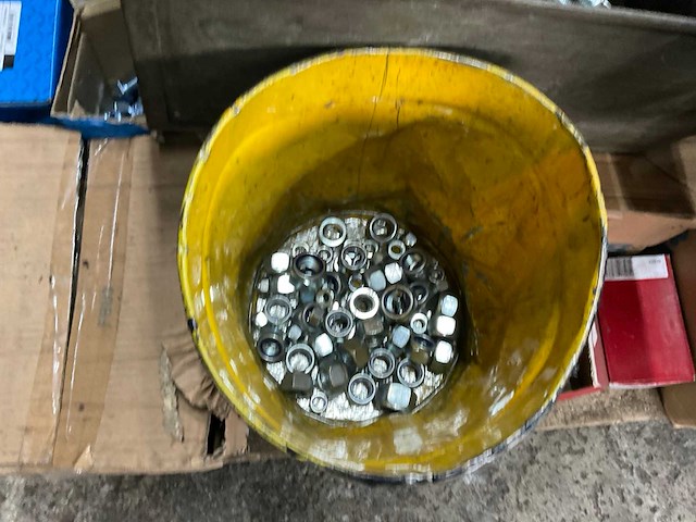 Partij bouten en moeren - afbeelding 10 van  13