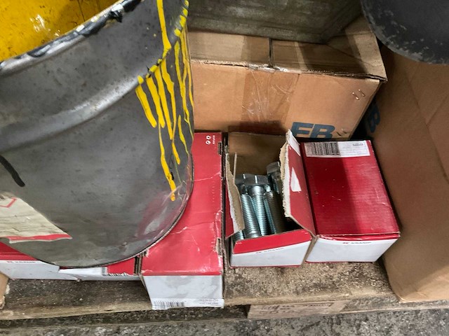 Partij bouten en moeren - afbeelding 11 van  13