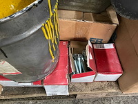 Partij bouten en moeren - afbeelding 11 van  13