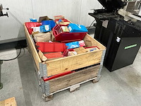 Partij bouten en moeren - afbeelding 1 van  6