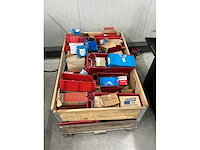 Partij bouten en moeren - afbeelding 2 van  6