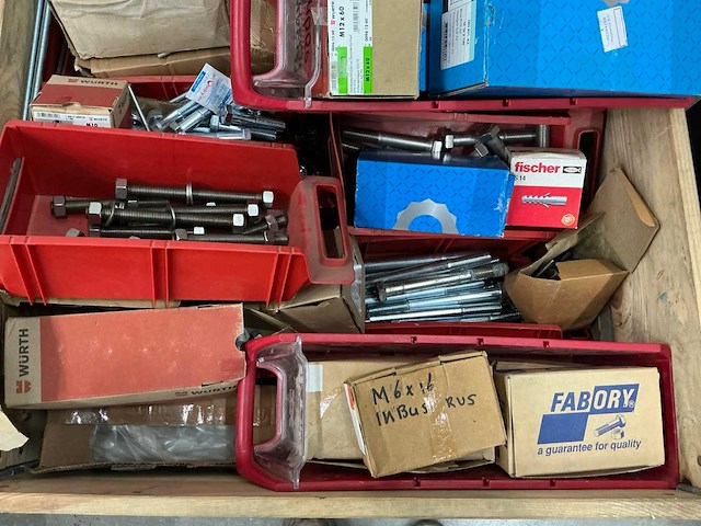 Partij bouten en moeren - afbeelding 3 van  6