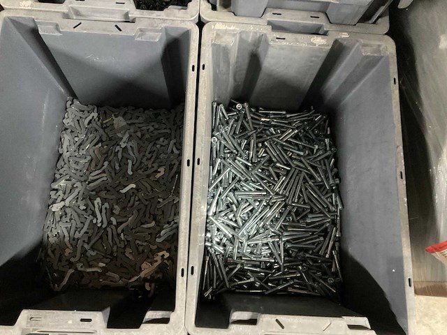 Partij bouten en moeren - afbeelding 1 van  1