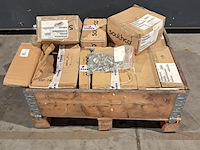 Partij bouten en moeren - afbeelding 1 van  8