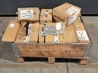 Partij bouten en moeren - afbeelding 1 van  8