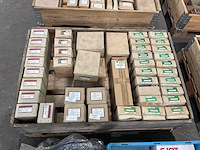 Partij bouten met moeren (1200x) - afbeelding 1 van  7