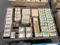 Partij bouten met moeren (1200x) - afbeelding 3 van  7