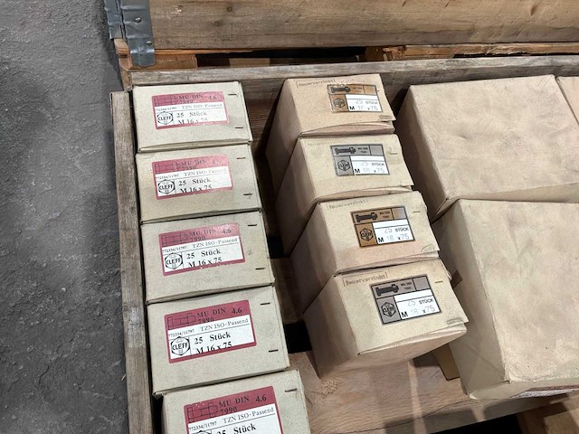 Partij bouten met moeren (1200x) - afbeelding 4 van  7